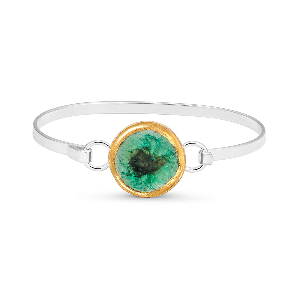 Emerald green reef crackled glass round charm outlined in gold lustre on a silver plated latch bangle